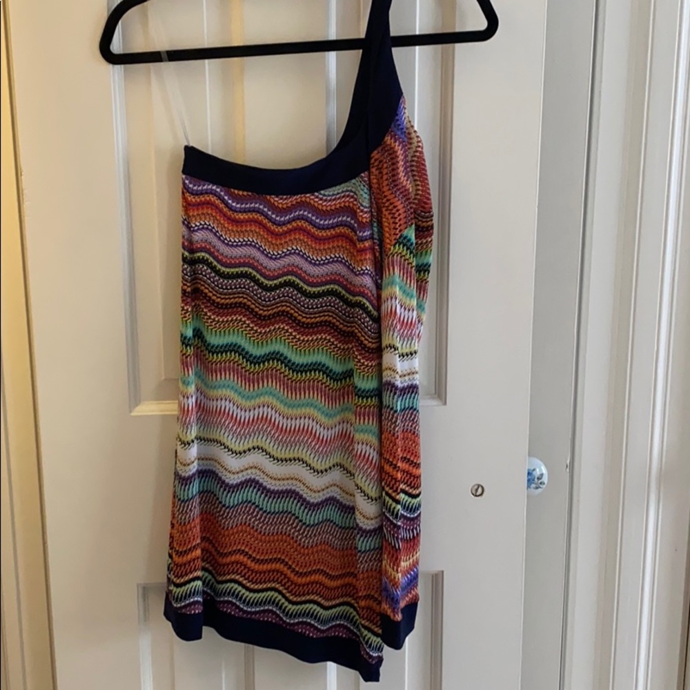 One sleeved patterned mini dress